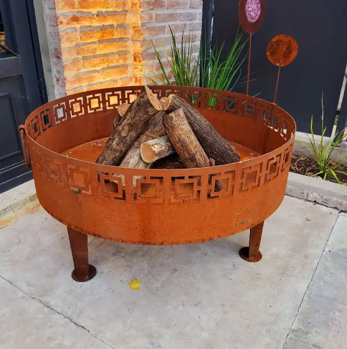 FOGON GUARDA PAMPA CON PARRILLA Y ESTACA 