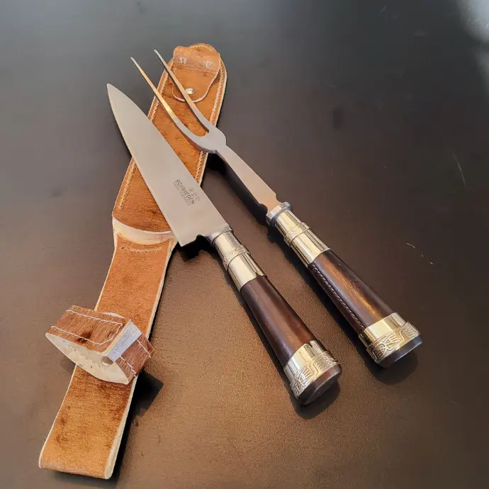JUEGO PARA ASADO DE CUCHILLO Y TENEDOR DE TRINCHAR SCHMIEDEN 18CMS. (JUE981)