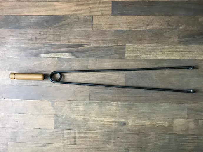 PINZA NEGRA TORNEADA LAPACHO