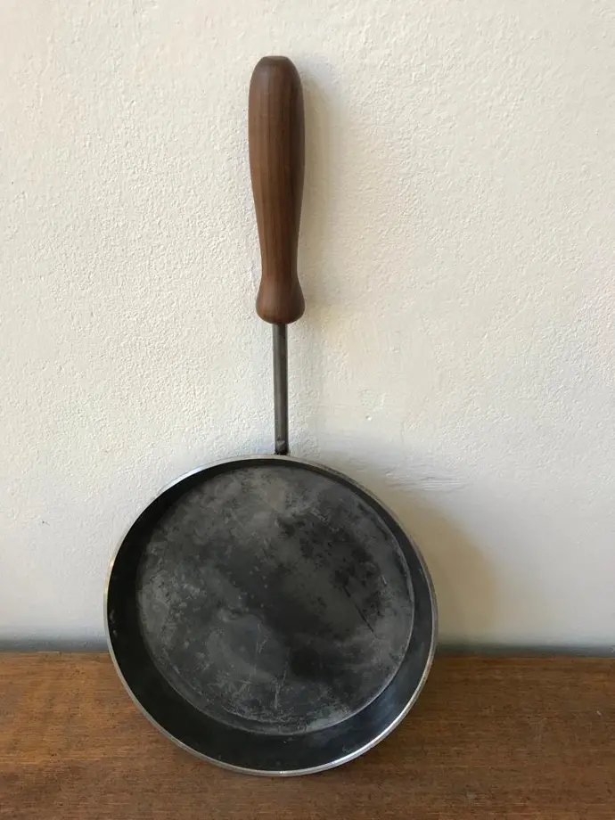 SARTEN DE HIERRO MANGO MADERA 25 CMS. OXIDO