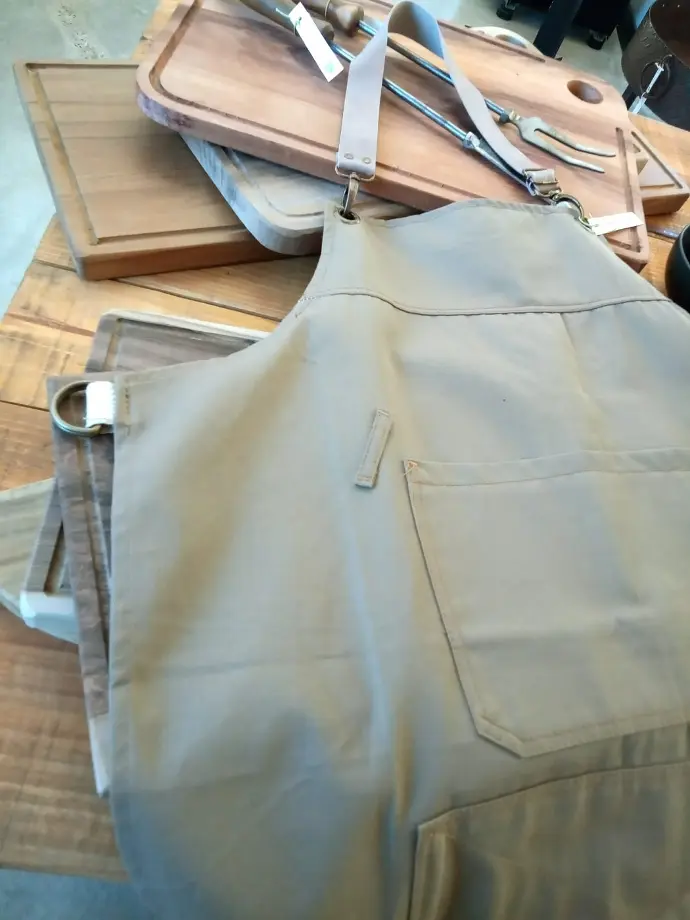 DELANTAL GABARDINA BEIGE