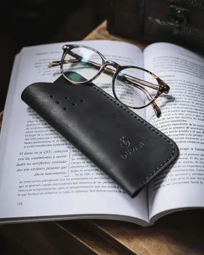 ESTUCHE PARA ANTEOJOS DE LECTURA COLORADO