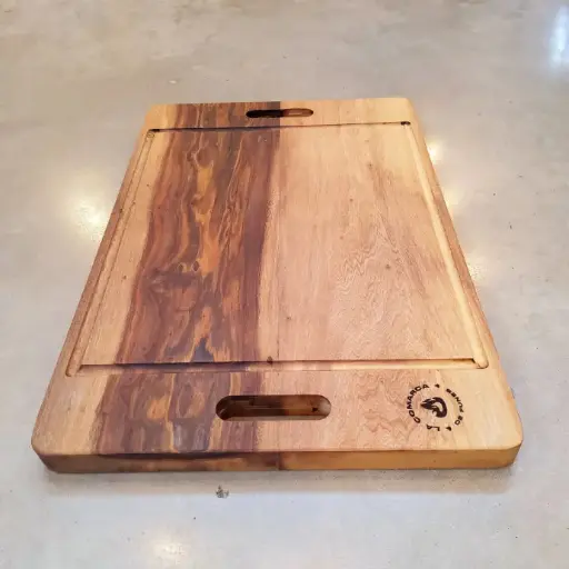 TABLA GUAYUBIRA 60 X 40 X 3. LOGO