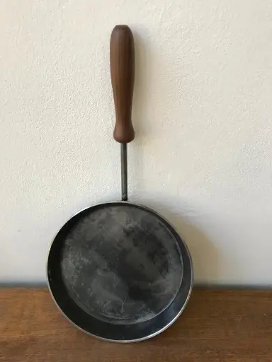 [H.10.09] SARTEN DE HIERRO MANGO MADERA 25 CMS. OXIDO