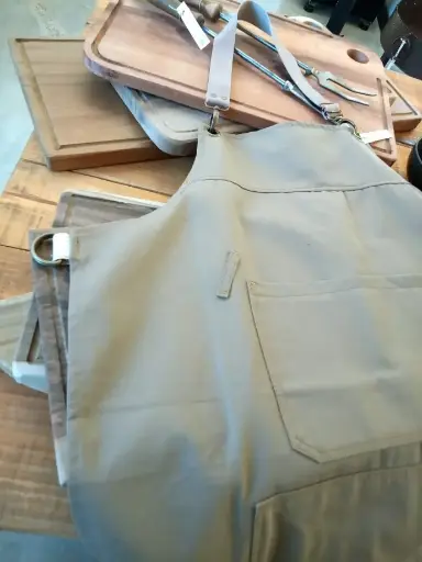 [1008] DELANTAL GABARDINA BEIGE