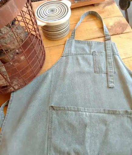 [1010] DELANTAL GABARDINA VERDE LASER